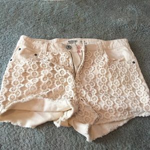 White shorts with flower lace
