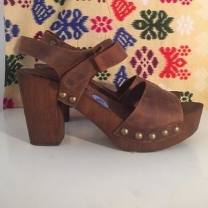 Fresh clog sandals for fall!
