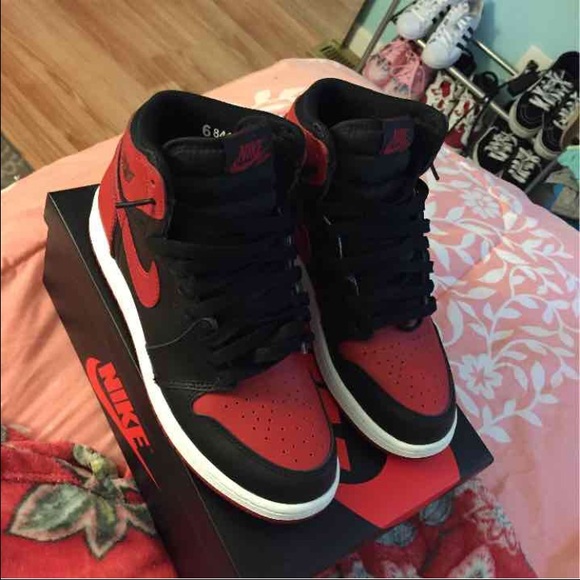 Air Jordan Banned 1s - Picture 2 of 3