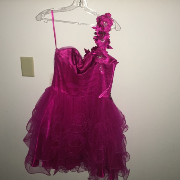 Hot pink dress - Picture 2 of 2