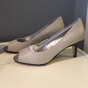 Bandolino Silver Peeptoe