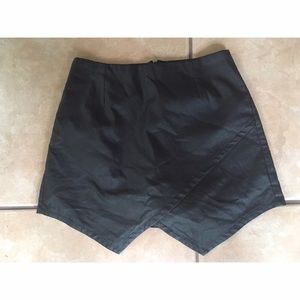 Black skort