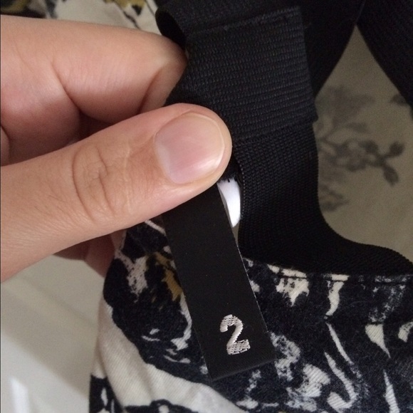 Floral shirt with black straps on the back - Picture 3 of 3