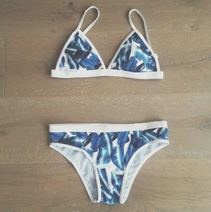 Blue tropical leaf print bikini set