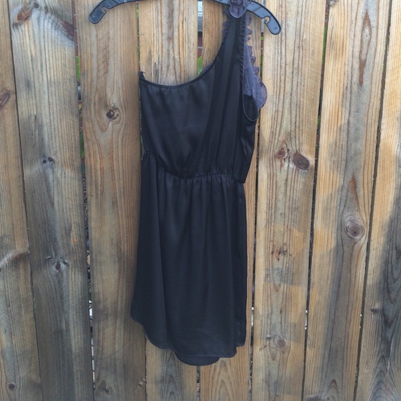 Bee Stitched one shoulder dress - Picture 2 of 3