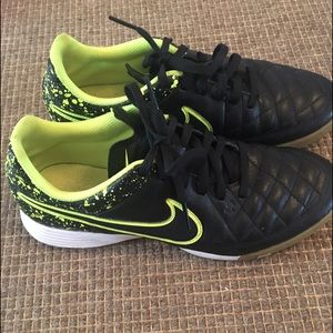 Youth size 6, Nike Indoor, soccer shoe