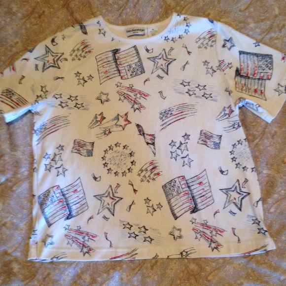 🌺 Patriotic print tee