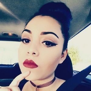 Meet your Posher, Lesly