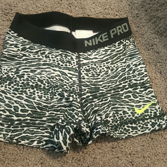 NIKE PRO SHORTS