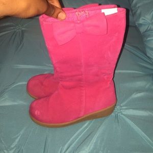 Little girl pink boots.