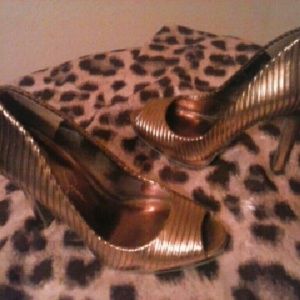 Jessica Simpson Gold Peep Toe Heels 6.5