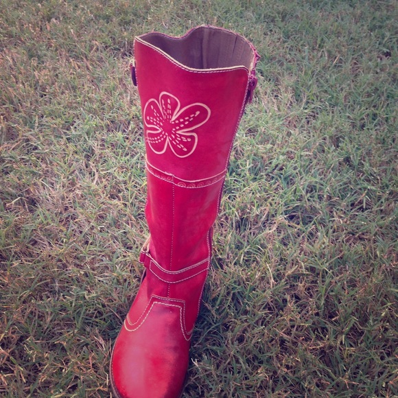 Pretty red Spring Step boot