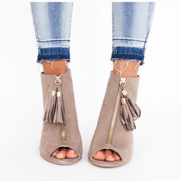 CHECK CLOSET FOR UPDATED LISTING - Picture 2 of 3