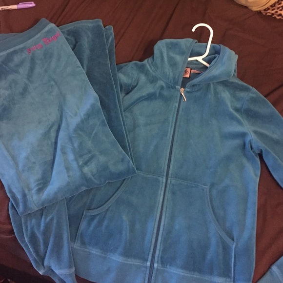 turquoise sweatsuit