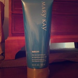 After-sun replenishing gel