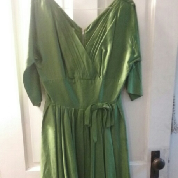A beautiful olive green vintage dress.