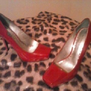 Gianni Bini Red Patent Leather Heels 6.5