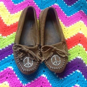 Minnetonka moccasins with peace sign