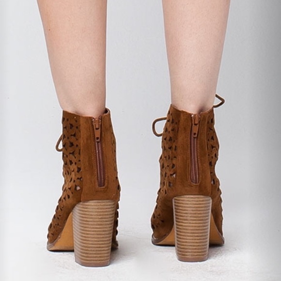 🚫SOLD🚫Yoki Floral Cut Out Booties - Picture 3 of 3