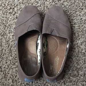 Gently Used Size 8 Women's Tom's in Grey!