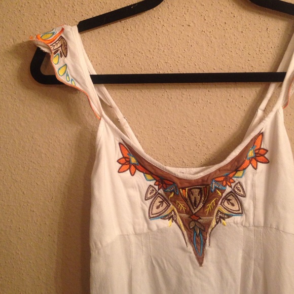 embroidered Tank Top - Picture 3 of 3
