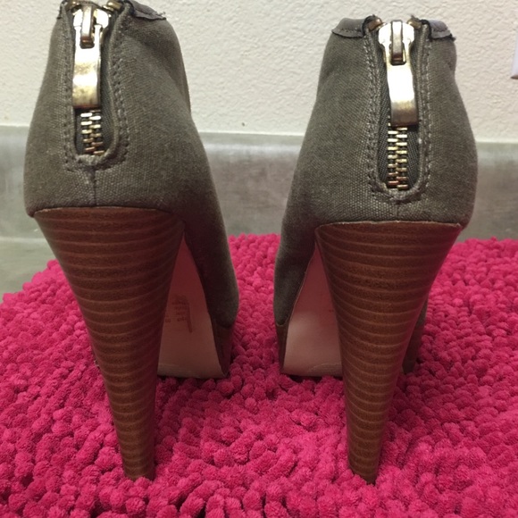 Open toe Booties - Picture 2 of 3