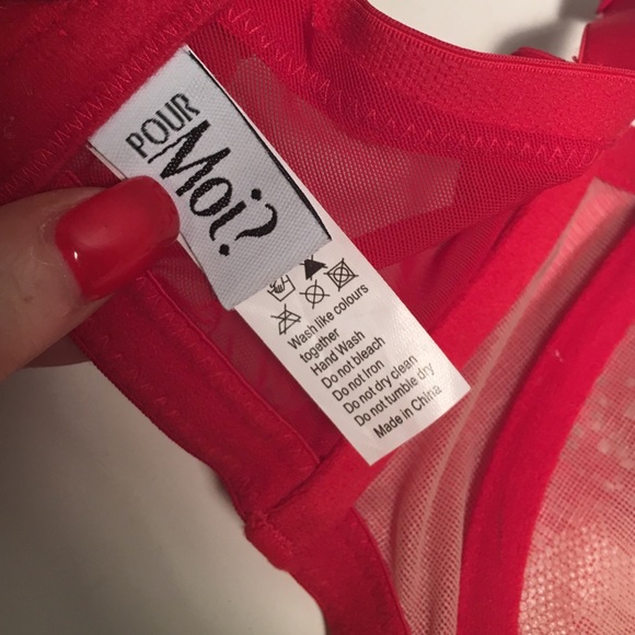 Red Lace Bra - Picture 2 of 3