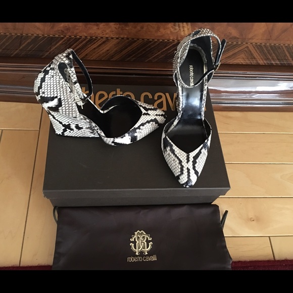 NIB authentic Roberto Cavalli snake skin heels