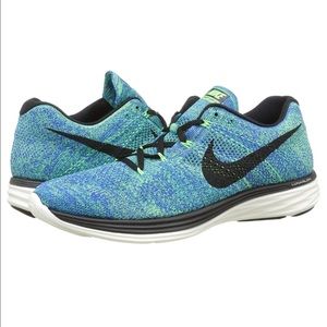 NEW/NEVER worn Nike Mens Running Shoe.
