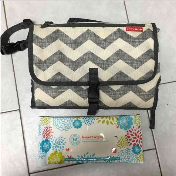 ❌SOLD❌Skip Hop Changing Pad & Honest Wipes - Picture 1 of 3