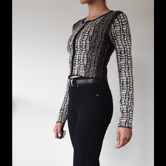 Sophisticated Cropped Cardigan - Leopard Print - Picture 3 of 4