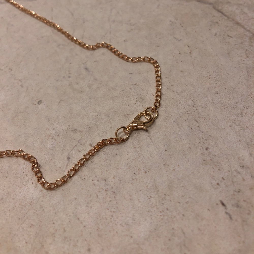 Gold triangle necklace - Picture 5 of 5