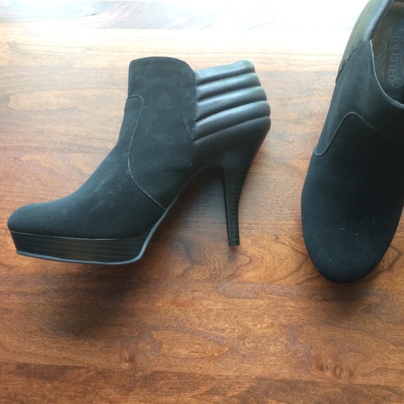 Kenneth Cole Black Suede and Leather Heel Booties