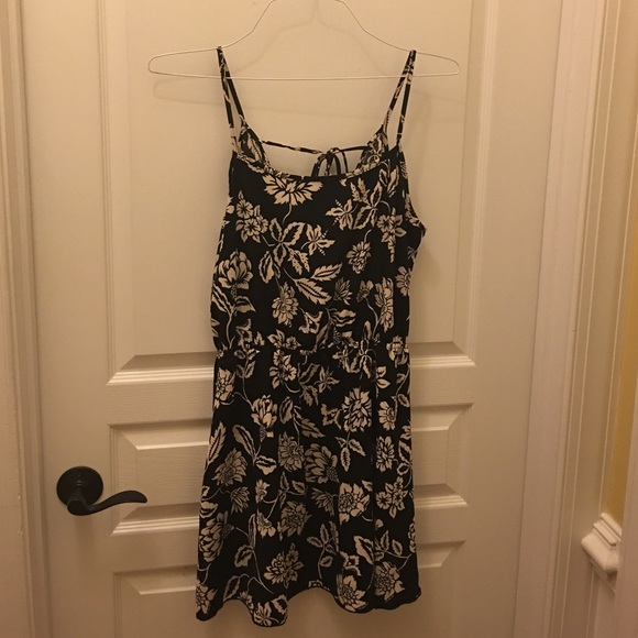 Miss Daisy Wrap Back Dress - L