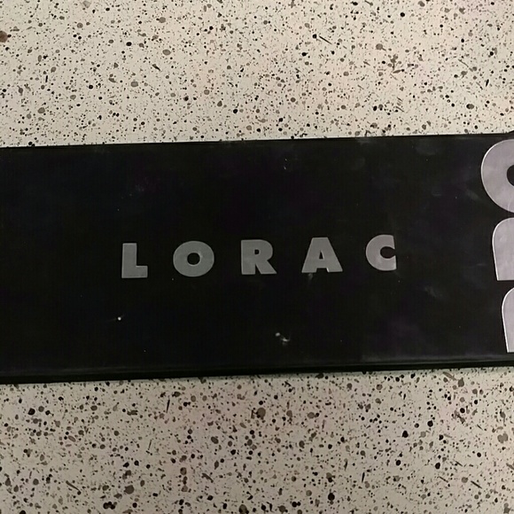Lorac lightly used eyeshadow pallette pro 1