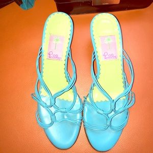 Beautiful turquoise Lilly Pulitzer kitten heels 😱