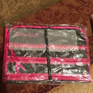 Hanging jewelry case