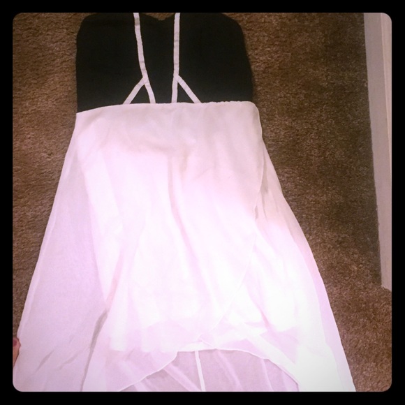 Strapless back and white hi-lo dress