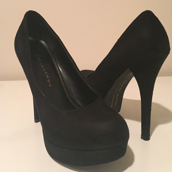 Chinese Laundry Black Suede Platform Pumps