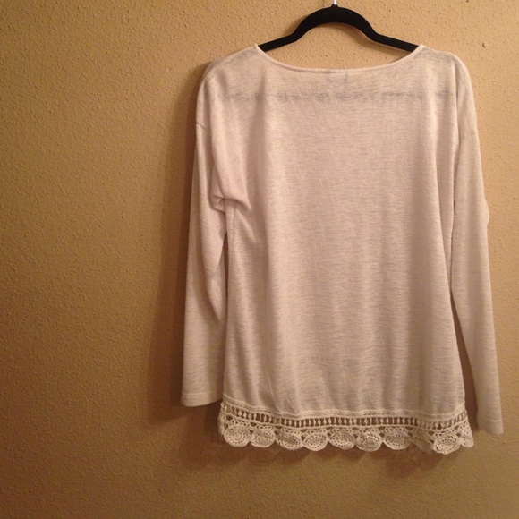 Hi Lo White Top with Lace Detailing - Picture 2 of 3