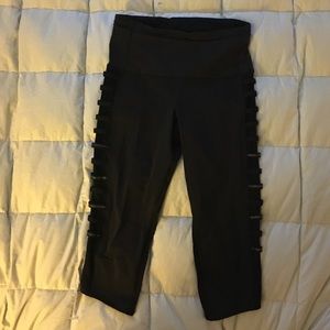Lululemon Black Crops Sz. 6