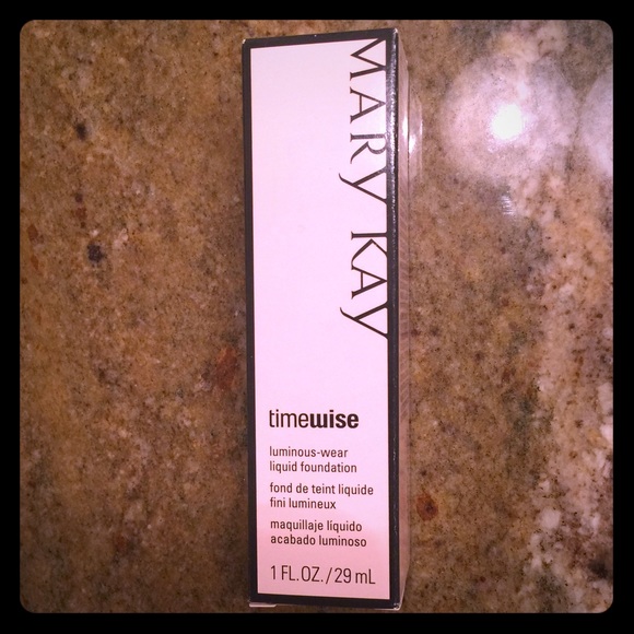 MaryKay Luminous Wear Foundation Ivory 6