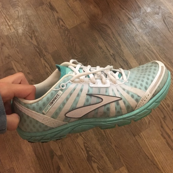 Brooks pure connect running shoes only used twice!