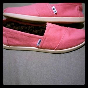 Toms
