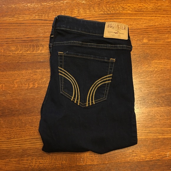 🌸NEVER WORN🌸 Dark wash skinny jeans