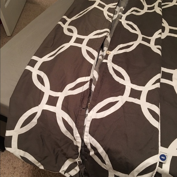 Queen Duvet cover with two matching shams. - Picture 2 of 2