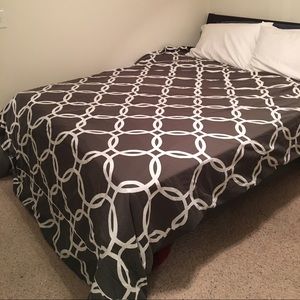 Queen Duvet cover with two matching shams.