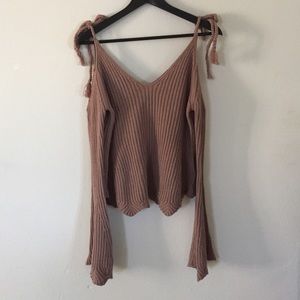 Open shoulder knitted top
