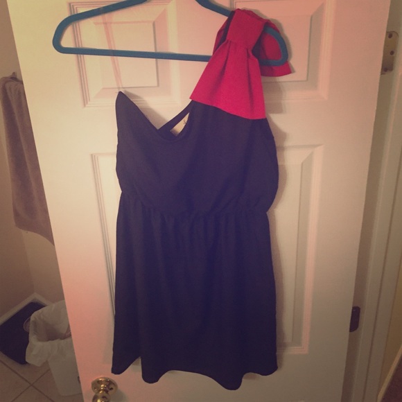 Dress - Picture 1 of 1