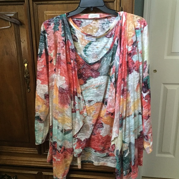 Must sell!Two piece Calvin Klein multi twin set